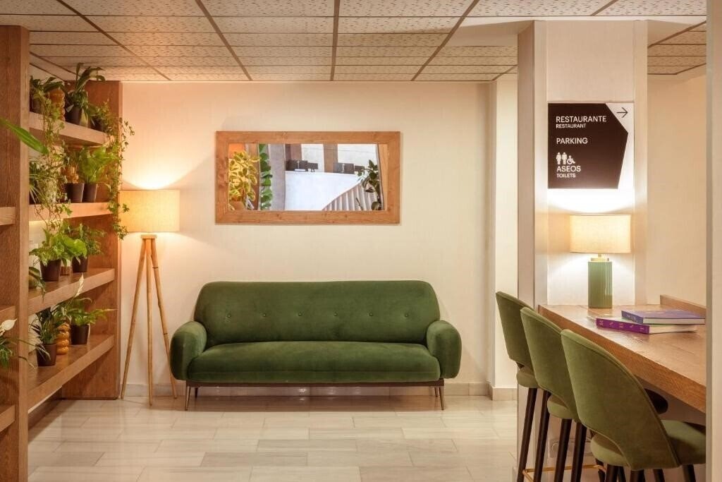 Картинка Madrid Airport Suites Affiliated by Melia 2*