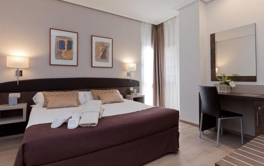 Отель Villamadrid 4*
