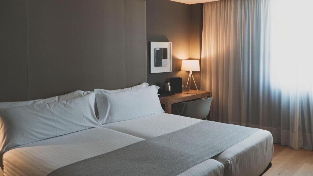 Отель Zenit Conde De Orgaz 4*