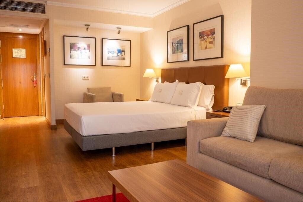 Готель Aparto-Hotel Rosales 3*