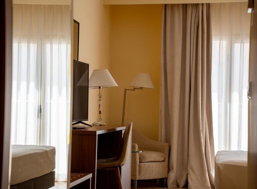 Фото Aparto-Hotel Rosales 3*