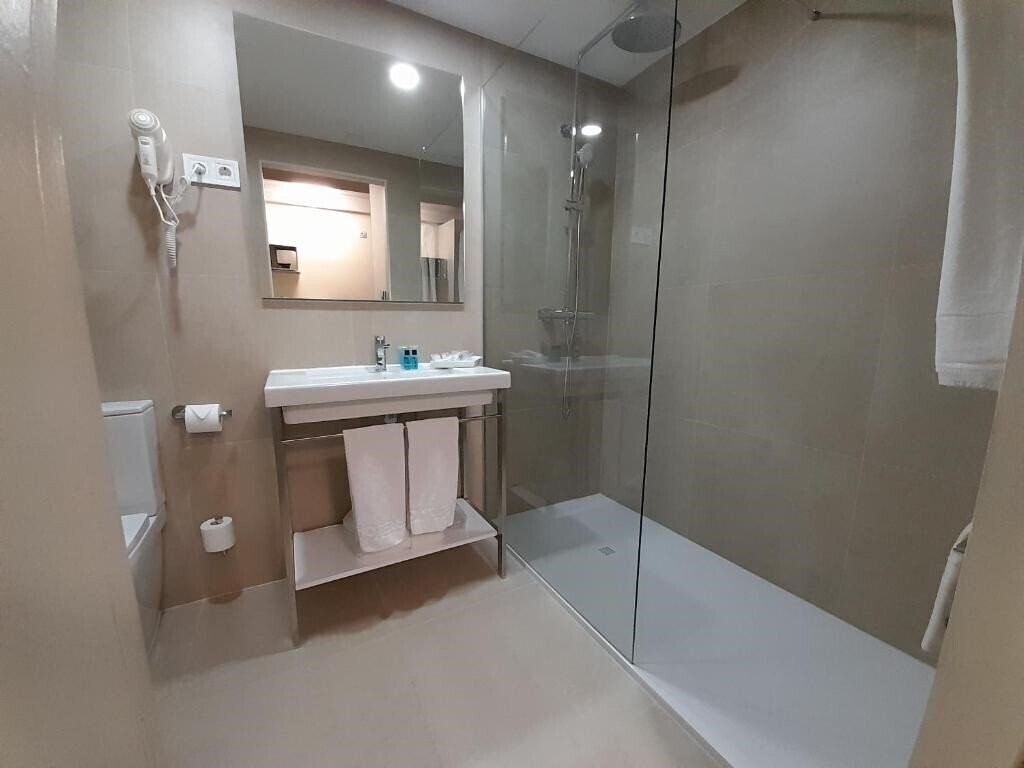 Фотографія Eco Alcala Suites 4*