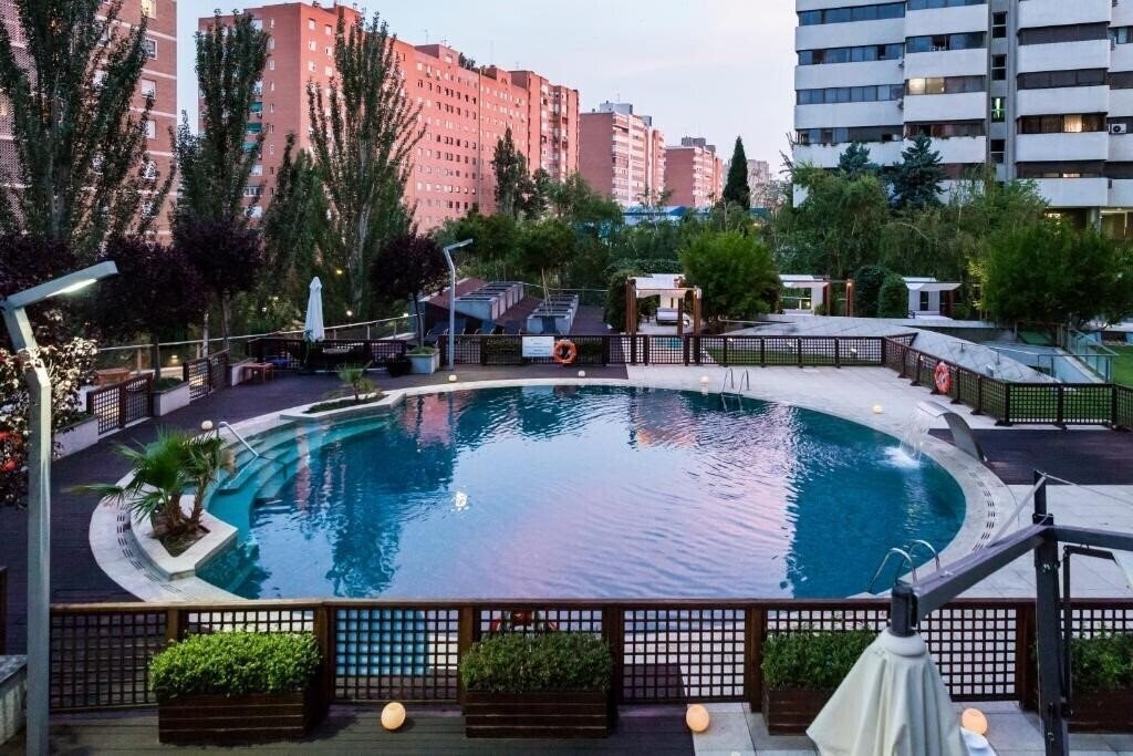 Готель Eurostars Suites Mirasierra 5*