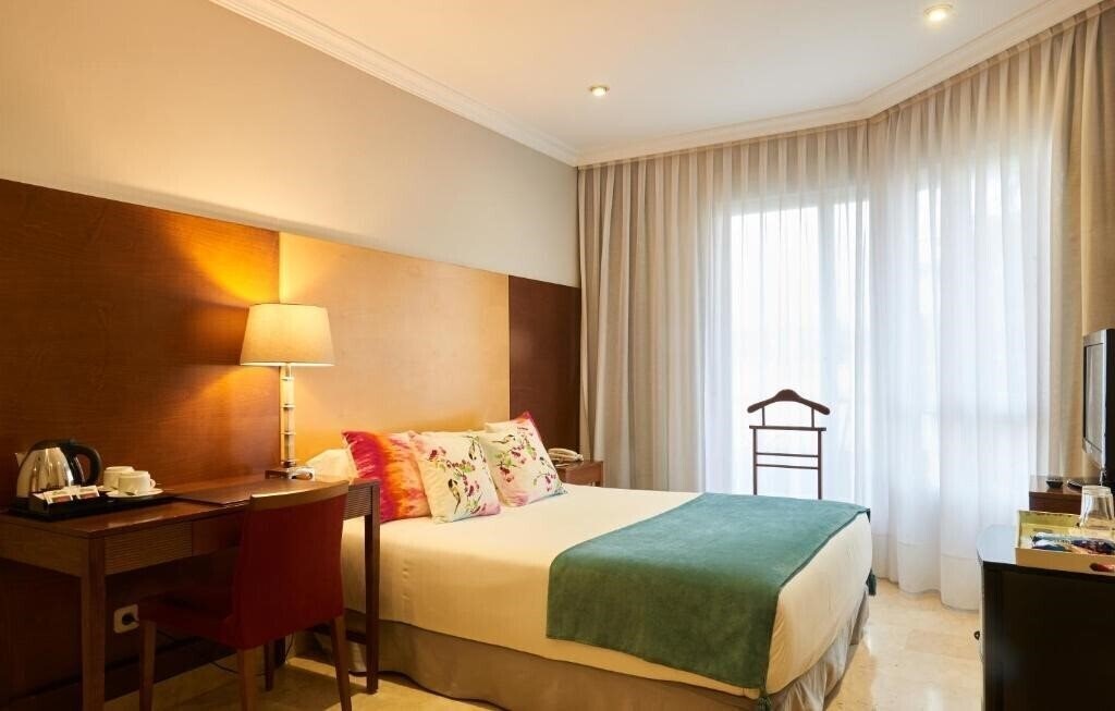 Фото Barrio de Salamanca Suites 4*