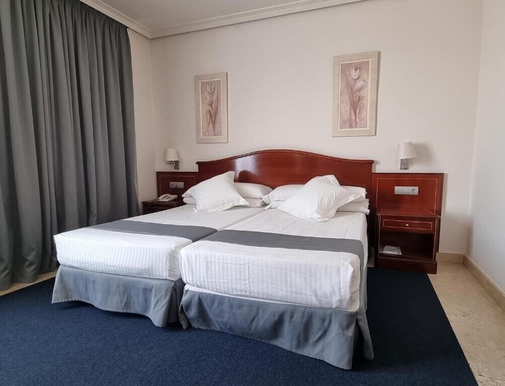 Готель Gran Legazpi 3*