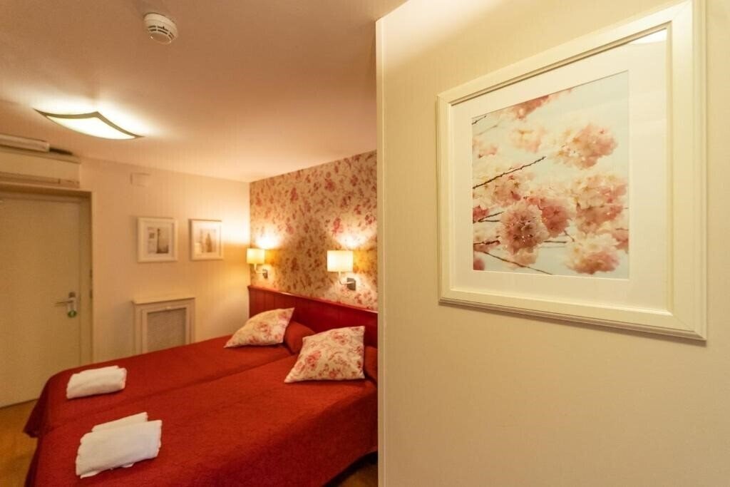 Фото Hostal Matheu 2*