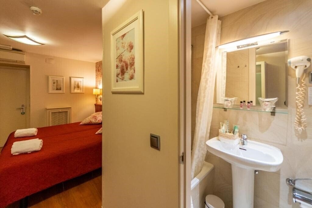 Фотографія Hostal Matheu 2*