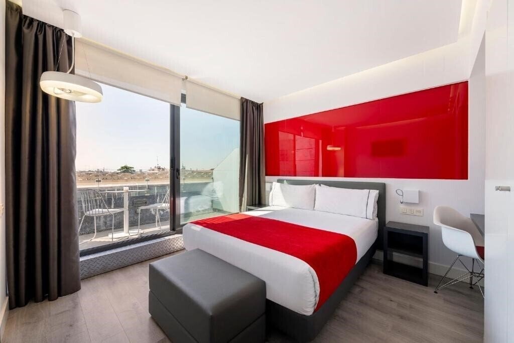 Готель Eurostars Central 4*