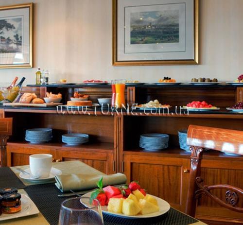 Отель Intur Palacio San Martin 4*