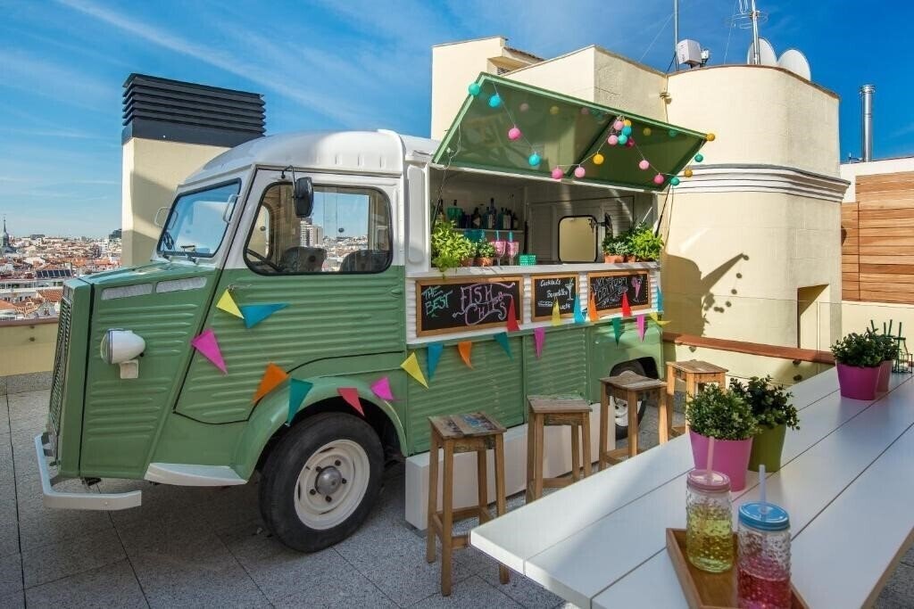 Отель Vincci The Mint 4*