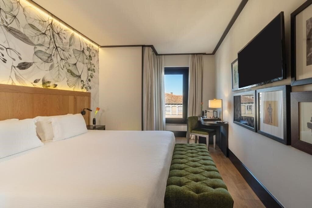 Отель Alcala 4*