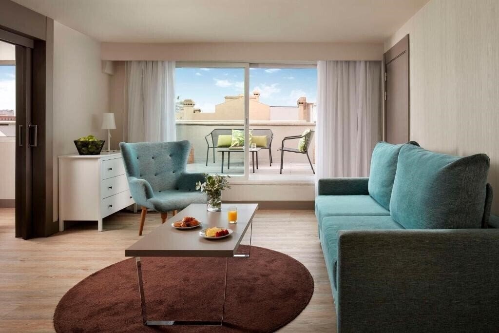Отель NH Madrid Zurbano 4*