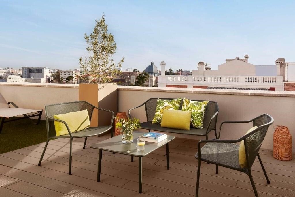 Фотография NH Madrid Zurbano 4*