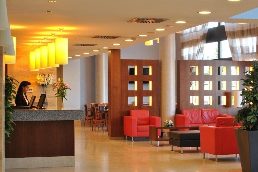 Картинка Avant Aeropuerto 4*