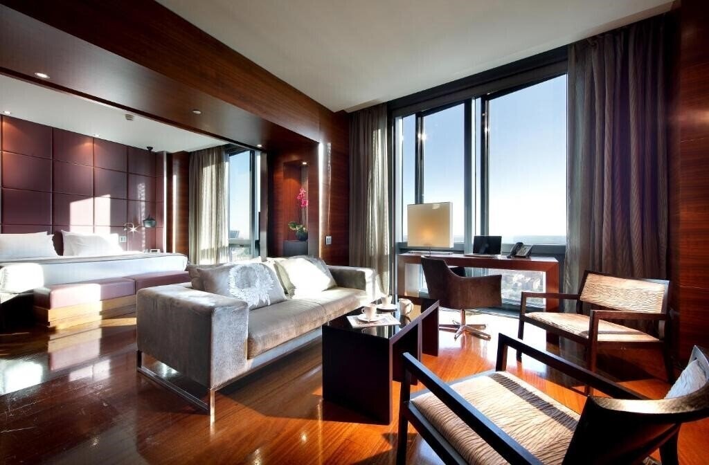 Готель Eurostars Madrid Tower 5*