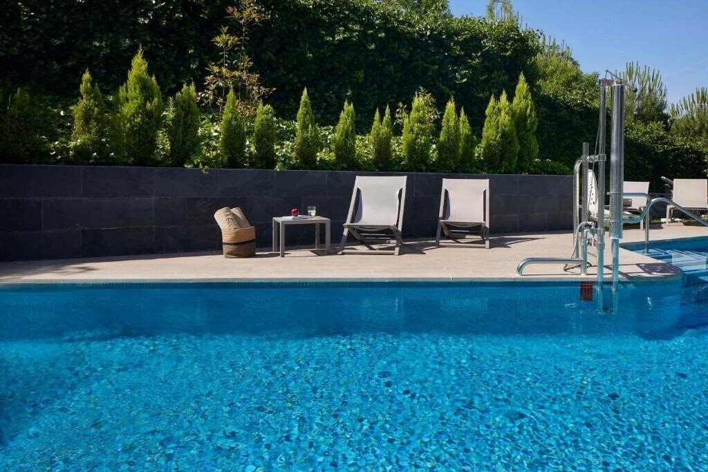 Отель NH Madrid Ribera del Manzanares 4*