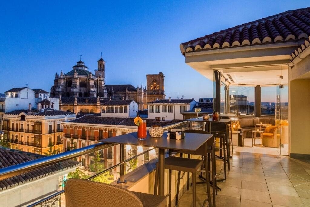 Готель Eurostars Gran Via 4*