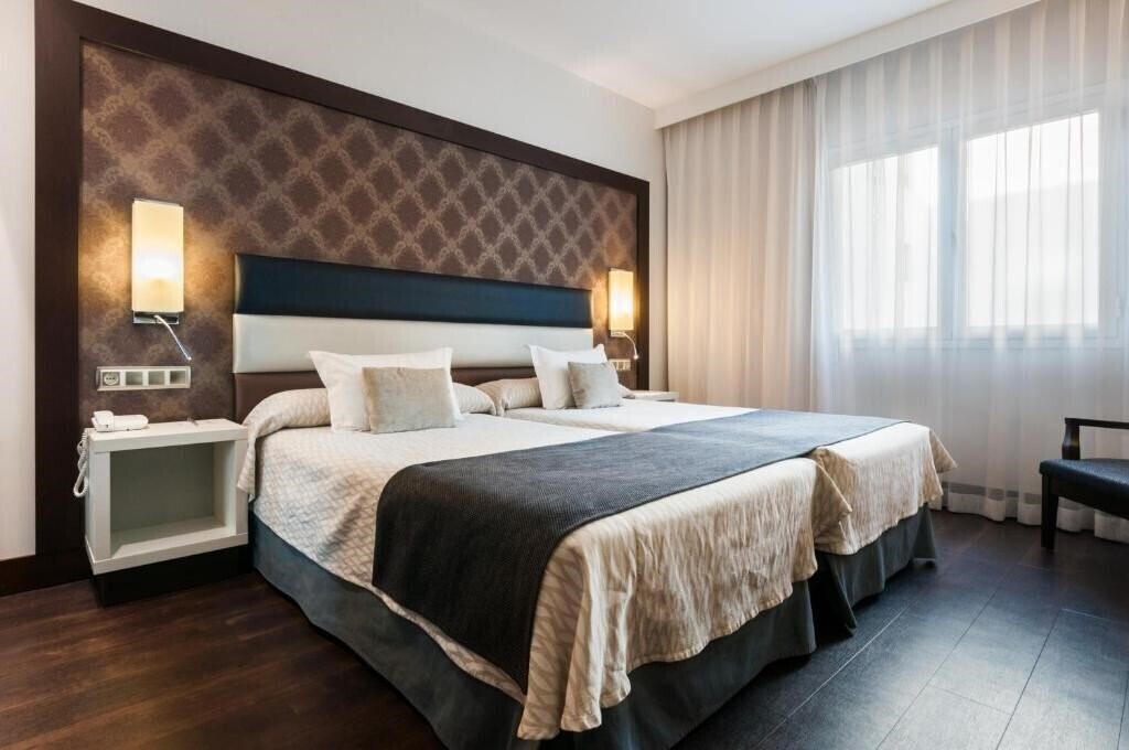 Фото Gran Versalles 4*