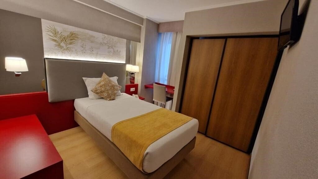 Фотография 3 Kingdoms From Madrid (7n)  4 * 4*