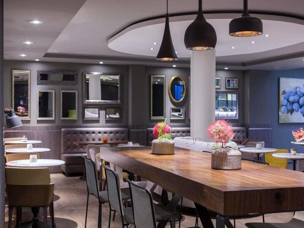 Готель Mercure Madrid Centro 4*