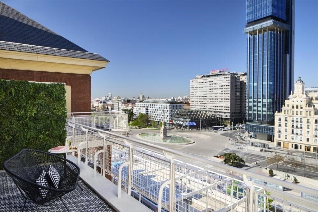 Готель NH Collection Madrid Colon 4*