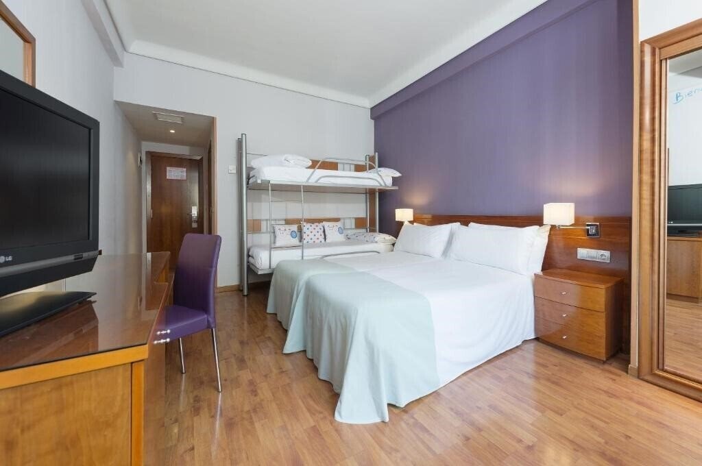 Фото Hotel Madrid Centro Affiliated by Melia 3*