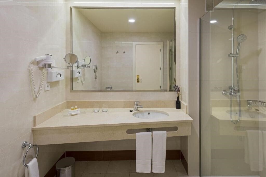 Фотографія Elba Madrid Alcala 4*