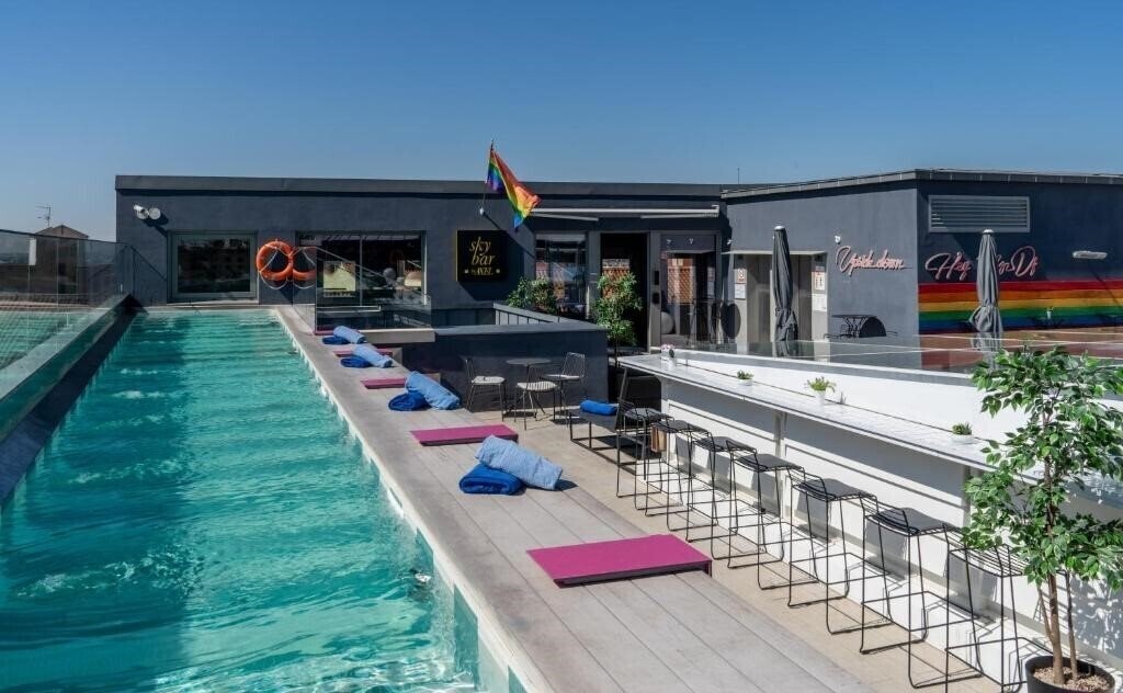 Отель Axel Madrid 4*