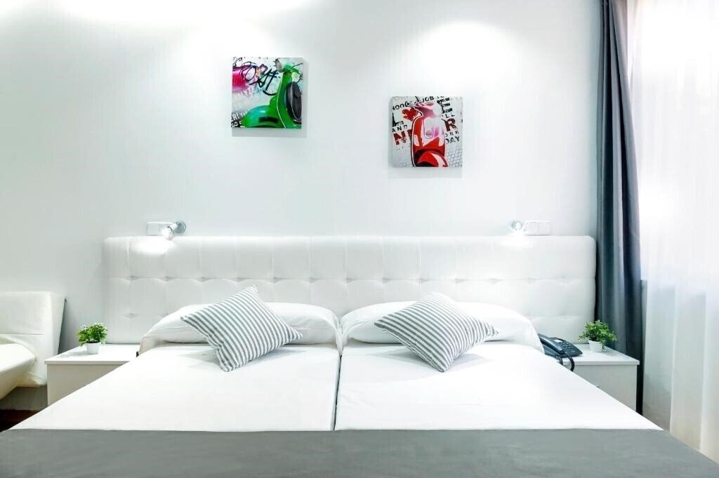 Готель Bluesense Madrid Serrano 2*