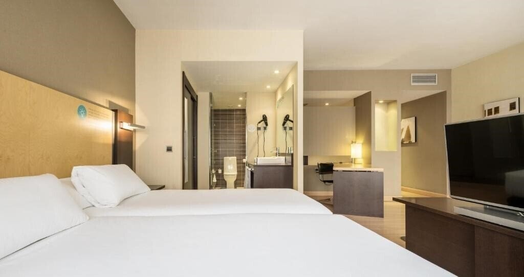 Фото Ilunion Suites Madrid 4*