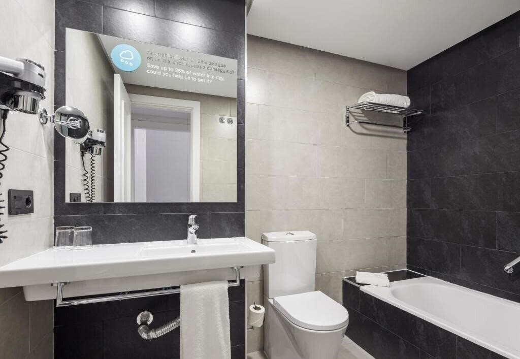 Фотография Ilunion Suites Madrid 4*