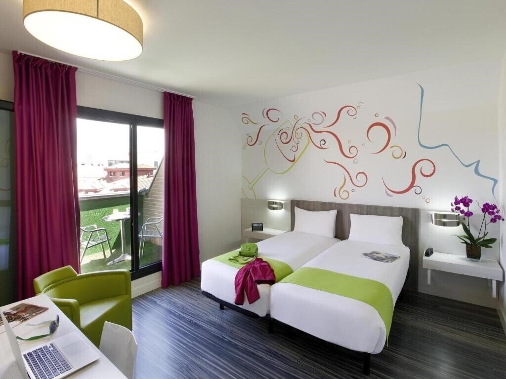 Отель Ibis Styles Madrid Prado 3*