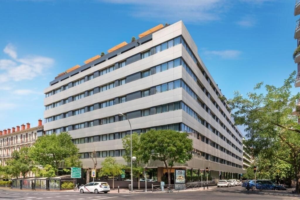 Готель Melia Madrid Serrano 4*