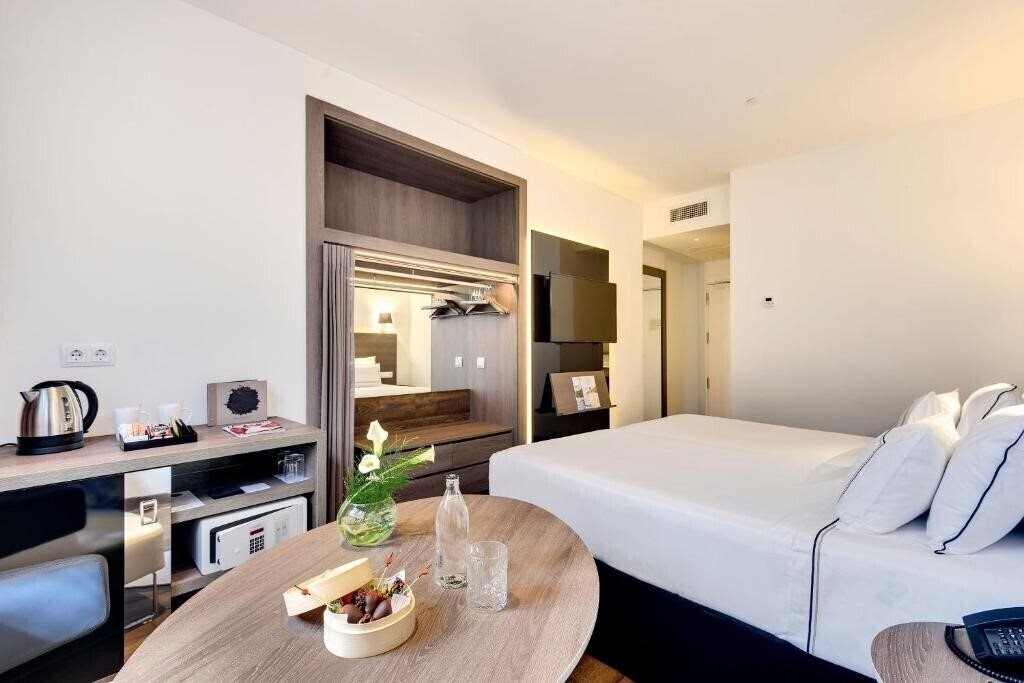 Фото Melia Madrid Serrano 4*