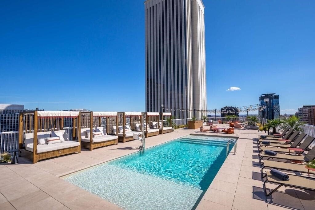 Фото Canopy By Hilton Madrid Castellana 4*