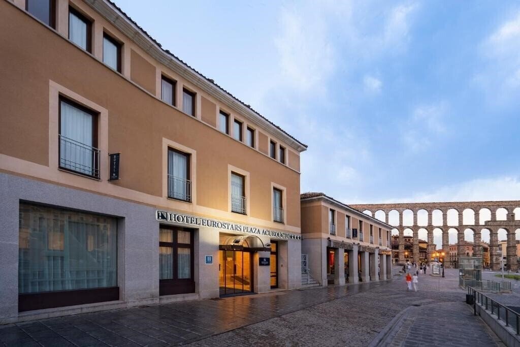 Готель Eurostars Plaza Acueducto 4*