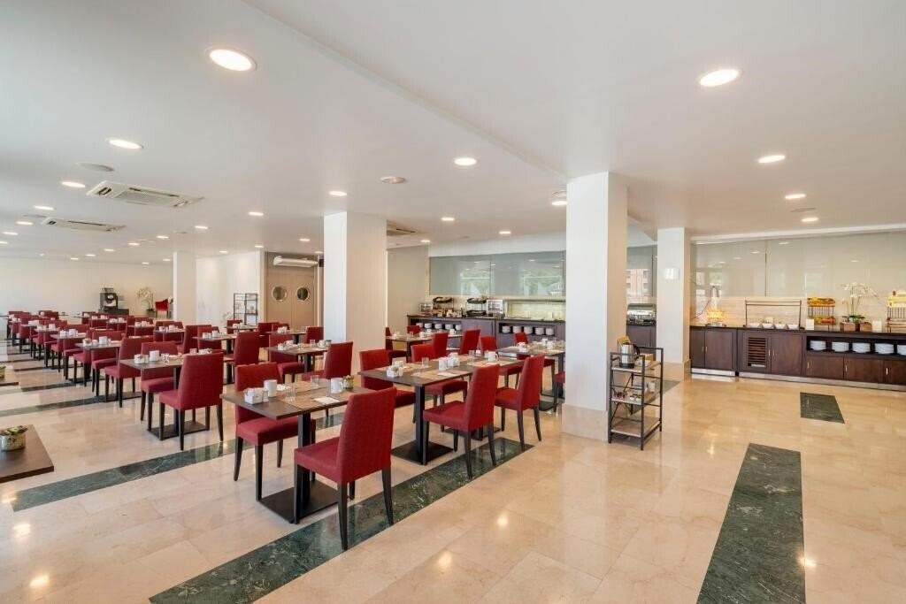 Фотографія Eurostars Plaza Acueducto 4*