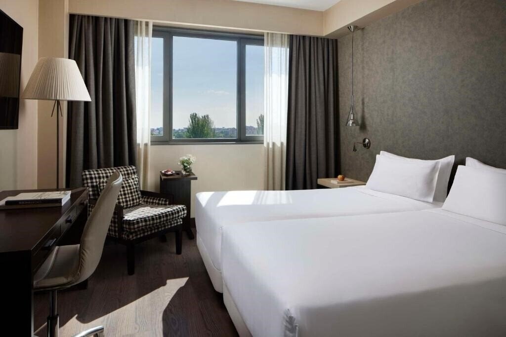 Отель NH Alcorcón 4*