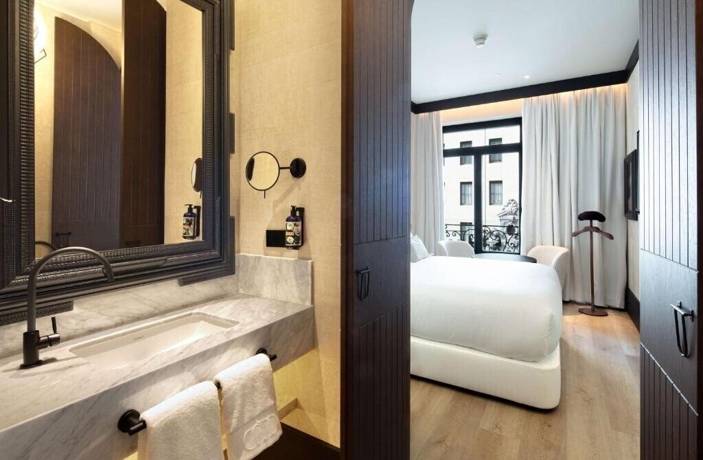 Фото Hotel Montera Madrid, Curio Collection by Hilton 5*