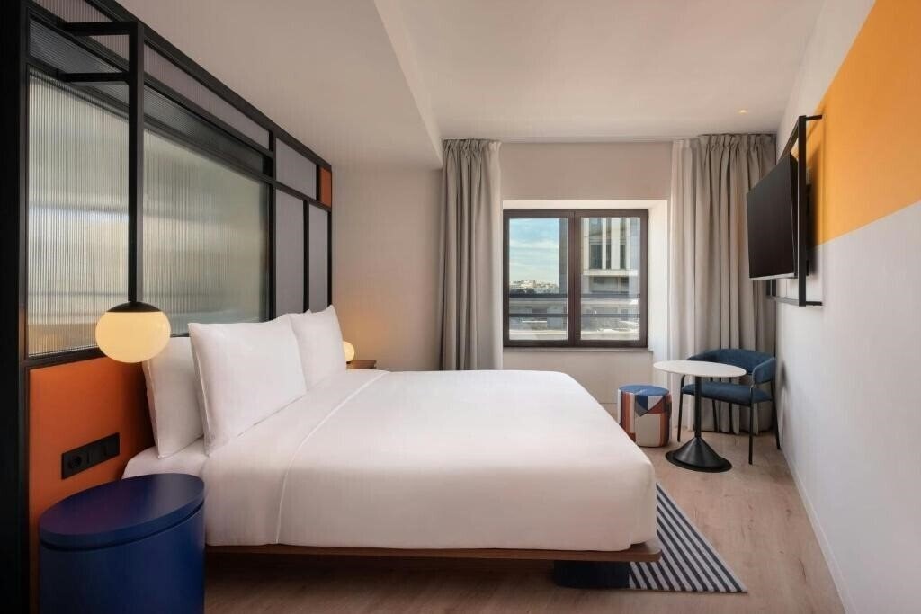 Готель Aloft Madrid Gran Via 4*