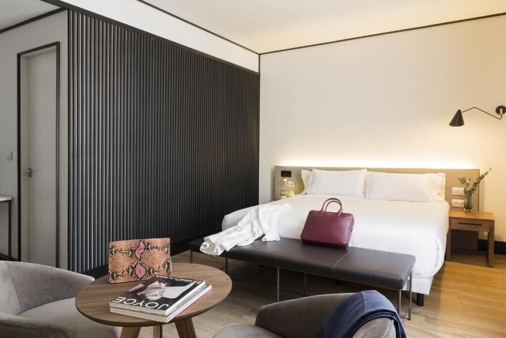 Готель Icon Embassy 4*