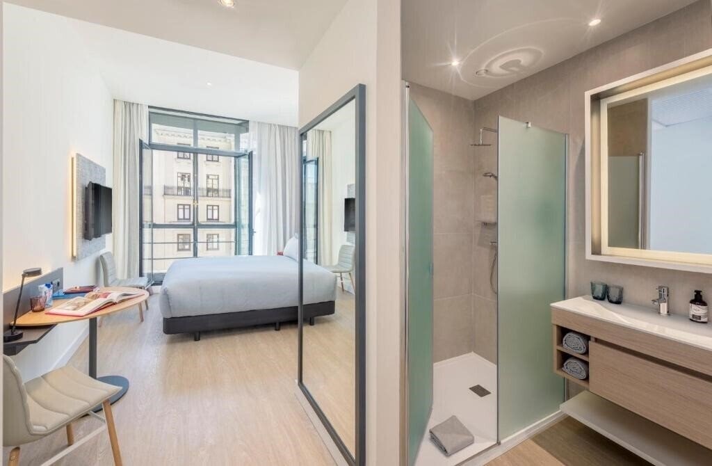 Фотографія Innside Madrid Gran Via 4*