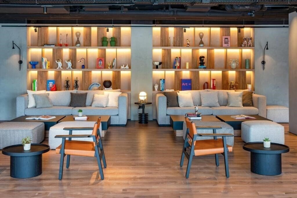 Готель Innside by Melia Madrid Valdebebas 4*