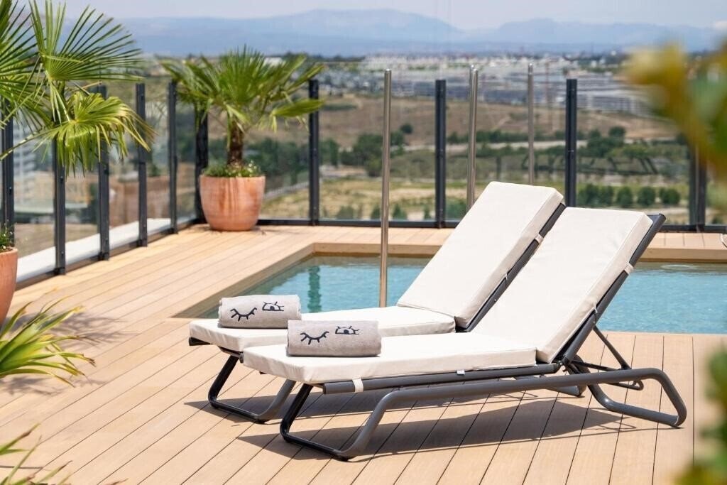 Готель Innside by Melia Madrid Valdebebas 4*