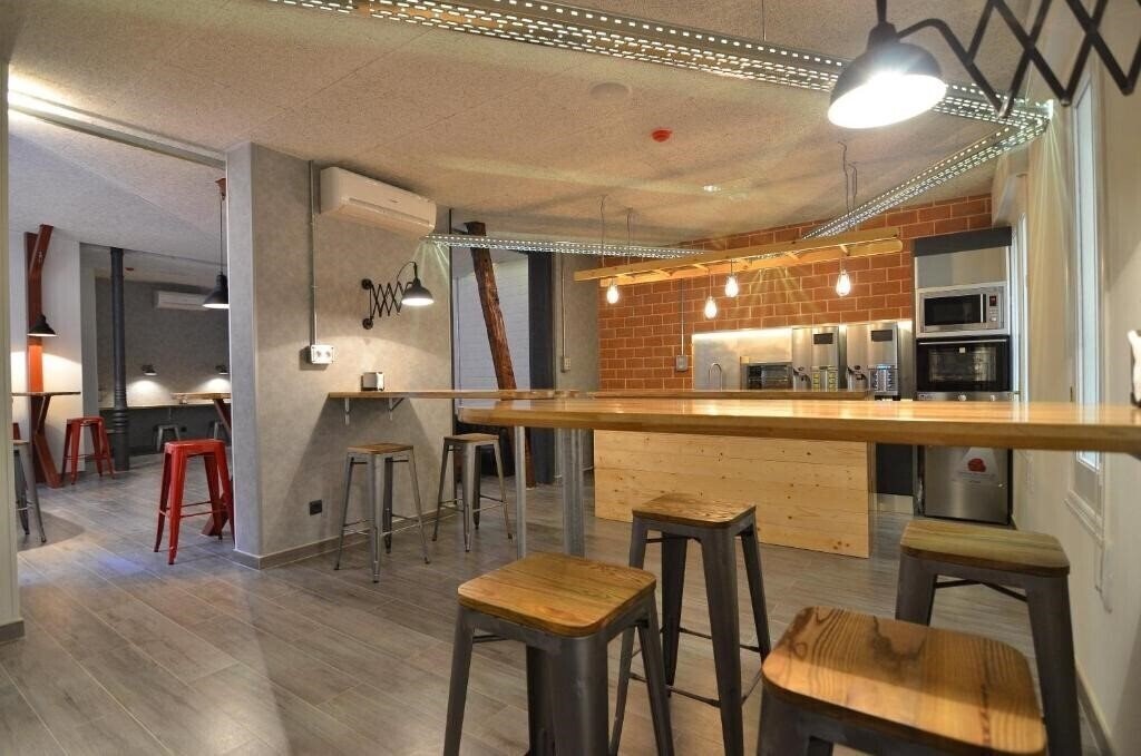 Готель Far Home Atocha 2*