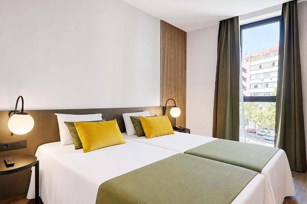 Фото Dwo Colours Alcala 4*