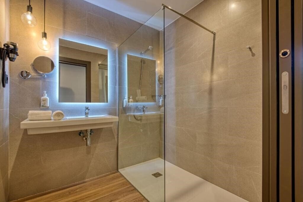 Фотографія Dwo Colours Alcala 4*