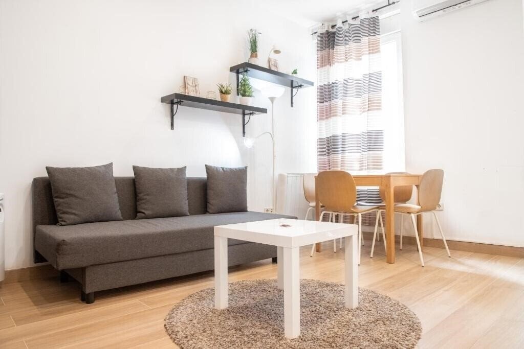 Готель Alterhome Apartamento Ifema 3*