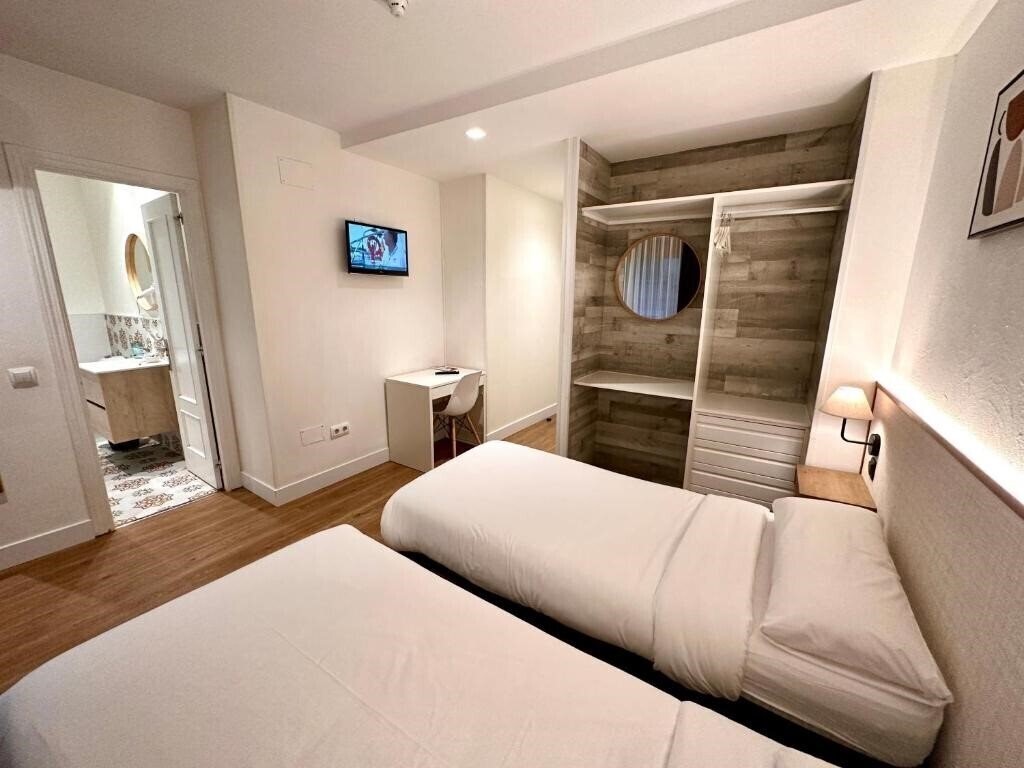 Фото Far Home Gran Via 3*