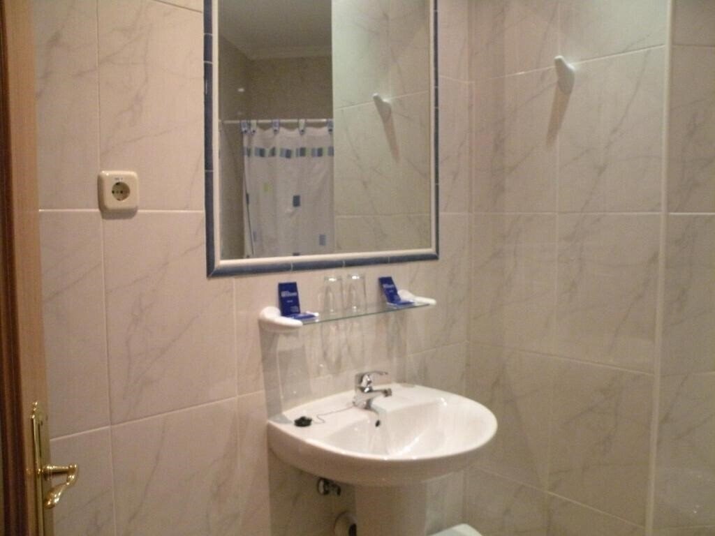 Фото Hostal Benamar 3*
